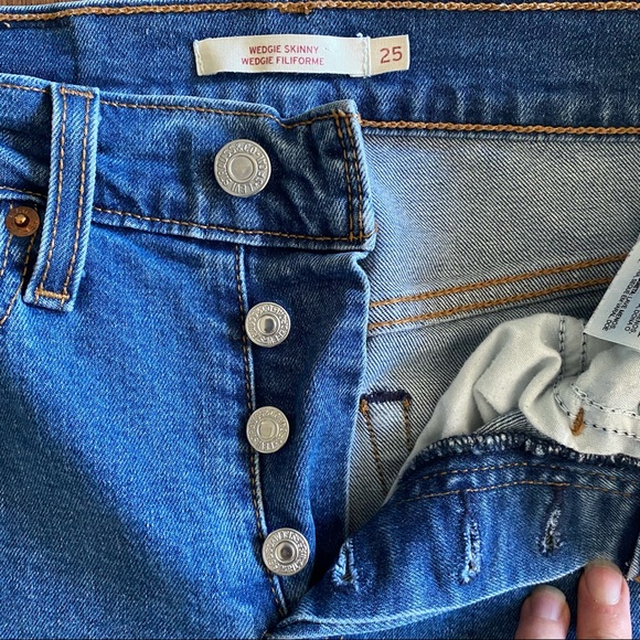 Levi’s Wedgie Skinny Jeans - Picture 4 of 13